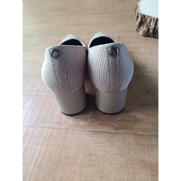 Donald J. Pliner Womens Suzette Light Taupe Block Heels 5.5 Medium - Picture 3 of 5